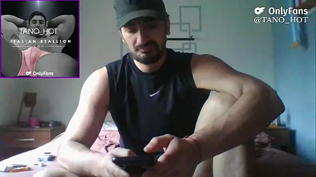 Snapshot of italianbighorse22 chatting on October 15, 8:49 pm italianbighorse22 online show from October 15, 8:49 pm