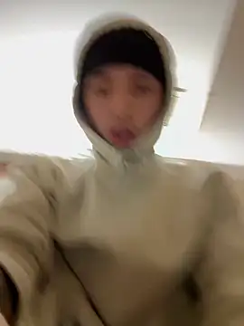 Snapshot of qbaby96 chatting on March 7, 8:02 am qbaby96 online show from March 7, 8:02 am