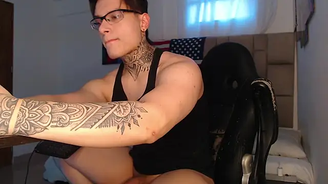 DennisWalkerr online show from January 6, 9:00 pm