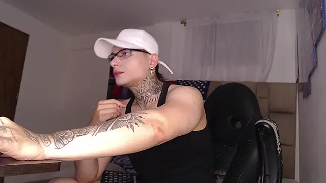 DennisWalkerr online show from January 28, 1:08 am