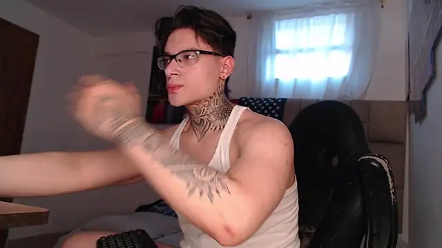 DennisWalkerr online show from January 1, 9:20 pm