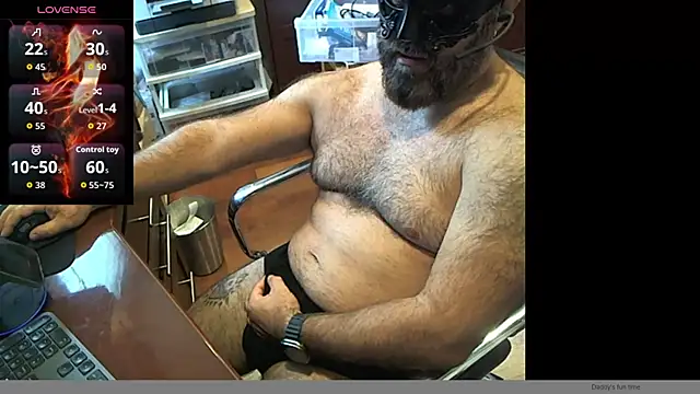 Snapshot of geronimo_431 chatting on October 13, 4:24 pm geronimo 431 online show from October 13, 4:24 pm