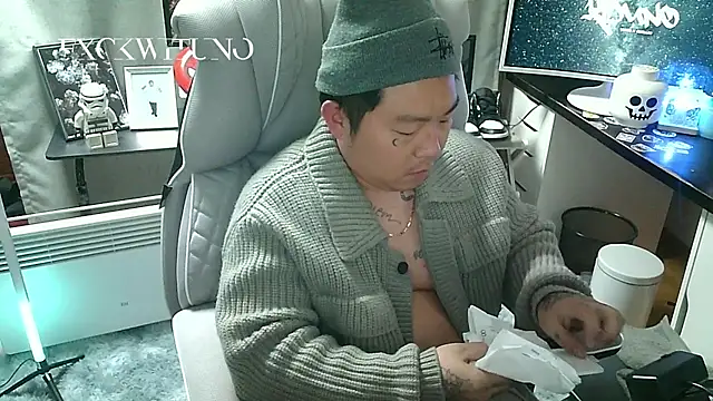 fxckwituno online show from December 30, 11:37 am