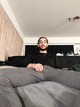 Levi Latino online show from November 29, 5:26 pm