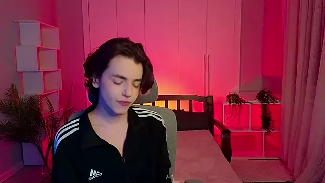 b0y fantasy online show from January 28, 6:28 pm