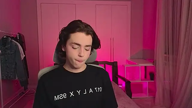 b0y fantasy online show from February 18, 5:55 pm