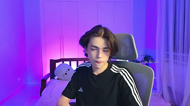 b0y fantasy online show from January 15, 5:15 pm