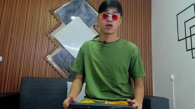 Snapshot of anyelo_waller chatting on February 9, 11:47 am anyelo waller online show from February 9, 11:47 am