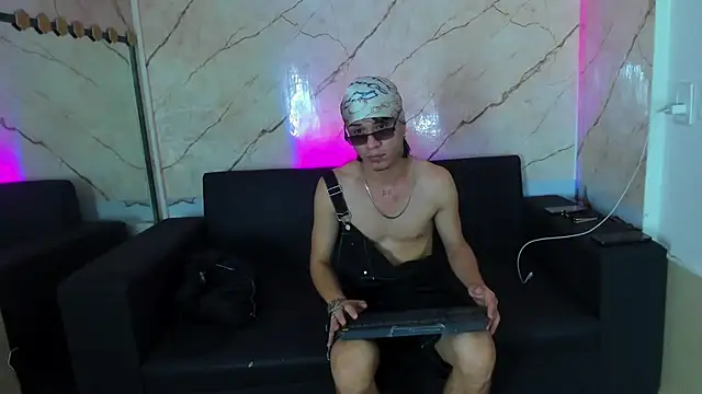 Snapshot of anyelo_waller chatting on October 6, 12:32 pm anyelo waller online show from October 6, 12:32 pm