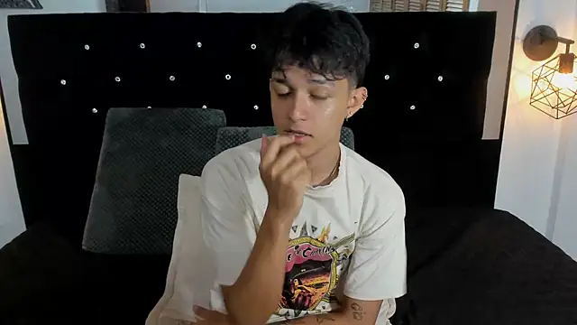 jisuscat online show from October 17, 9:30 pm