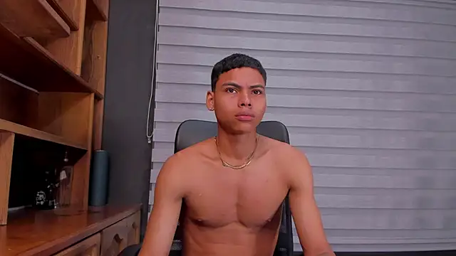 adam piarse01 online show from March 19, 9:48 pm