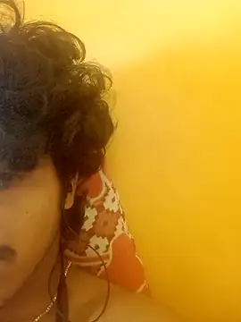 CosmicEmuu online show from March 28, 11:21 am