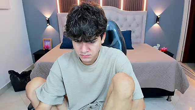 Tommy18   online show from April 7, 3:28 am