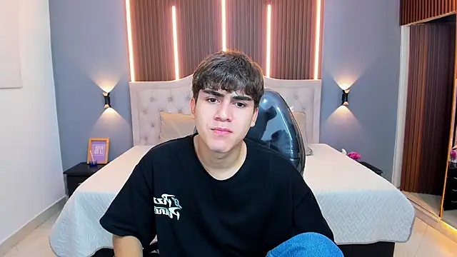 Tommy18   online show from December 4, 3:57 am