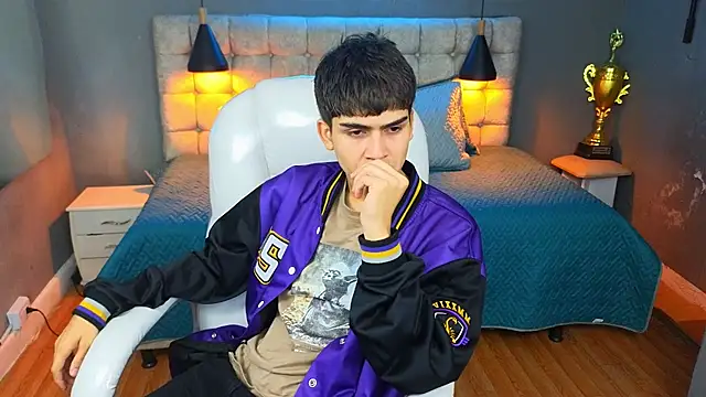 Snapshot of Tommy18__ chatting on March 16, 6:42 am Tommy18   online show from March 16, 6:42 am