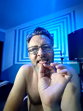 Snapshot of itsmeyes69 chatting on February 8, 9:15 pm itsmeyes69 online show from February 8, 9:15 pm