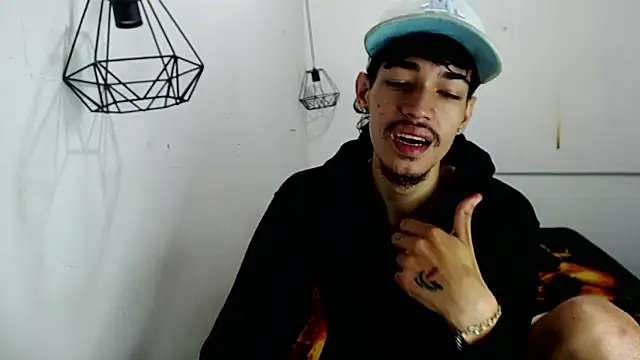 Snapshot of Alejandro_bigdick_x chatting on January 17, 5:53 am Alejandro bigdick x online show from January 17, 5:53 am