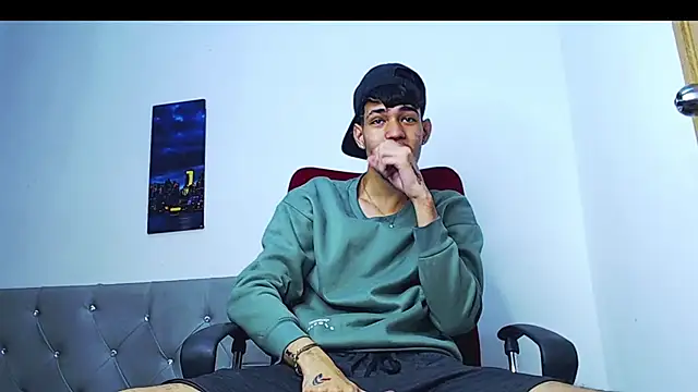 Snapshot of Alejandro_bigdick_x chatting on March 21, 5:54 am Alejandro bigdick x online show from March 21, 5:54 am