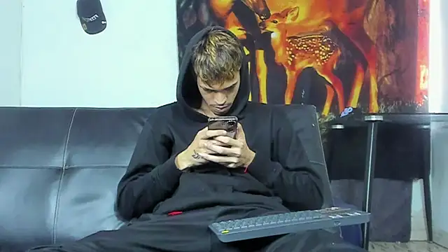 Snapshot of Alejandro_bigdick_x chatting on October 10, 8:35 pm Alejandro bigdick x online show from October 10, 8:35 pm