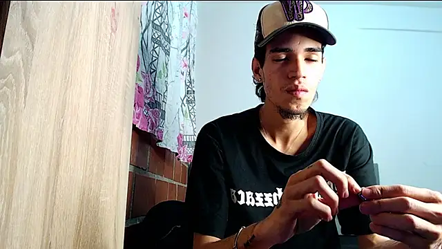 Snapshot of Alejandro_bigdick_x chatting on February 11, 5:47 am Alejandro bigdick x online show from February 11, 5:47 am