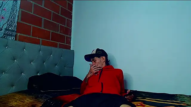 Snapshot of Alejandro_bigdick_x chatting on February 21, 5:35 am Alejandro bigdick x online show from February 21, 5:35 am