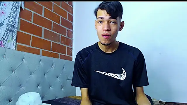 Snapshot of Alejandro_bigdick_x chatting on February 27, 8:28 am Alejandro bigdick x online show from February 27, 8:28 am