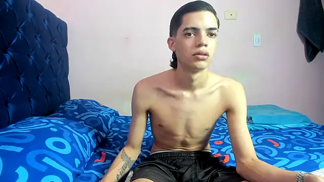 Latinos 2001 online show from February 3, 6:02 pm