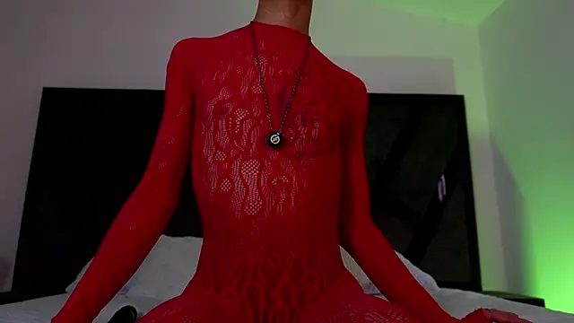 EthaanCox online show from December 5, 9:00 pm