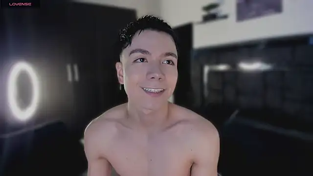 alanblack1 online show from April 3, 3:31 pm