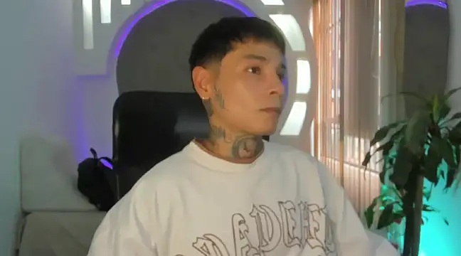 Snapshot of tattokoi chatting on March 19, 7:17 pm tattokoi online show from March 19, 7:17 pm