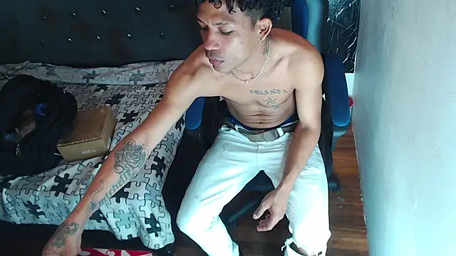 carlos alber12 online show from November 21, 8:30 pm