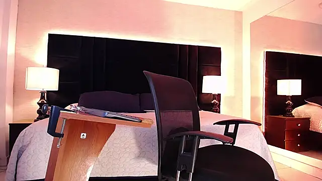 Simon Basset online show from March 21, 11:23 pm