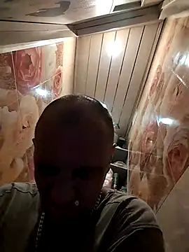 MaxDevilWhite online show from September 30, 8:30 am