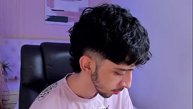 Alezzandro  online show from September 24, 8:29 pm