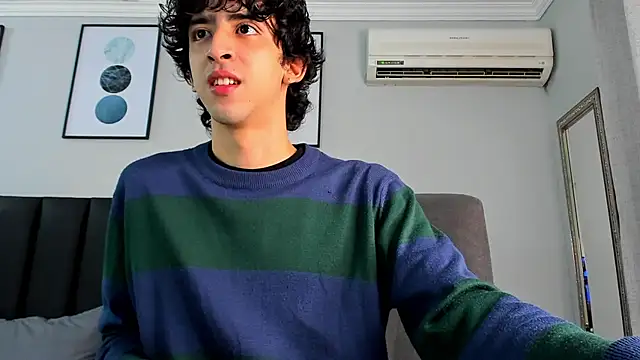 Alezzandro  online show from February 21, 2:27 pm