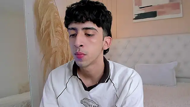 Alezzandro  online show from October 2, 8:02 pm