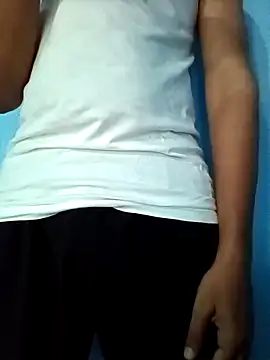 Snapshot of randit7 chatting on March 7, 3:29 am randit7 online show from March 7, 3:29 am