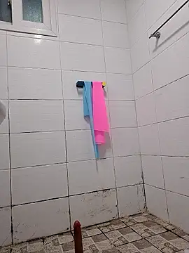 Tyyyggjju online show from November 5, 12:18 pm