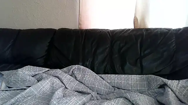 Snapshot of Troyt87 chatting on March 22, 10:48 pm Troyt87 online show from March 22, 10:48 pm