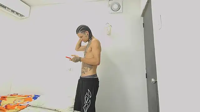 hot man05 online show from May 2, 4:04 am