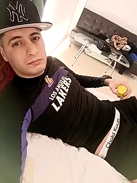 Kelv1n29 online show from February 6, 10:56 am