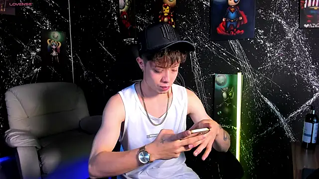 Snapshot of marcuscollins1_ chatting on February 26, 1:30 pm marcuscollins1  online show from February 26, 1:30 pm
