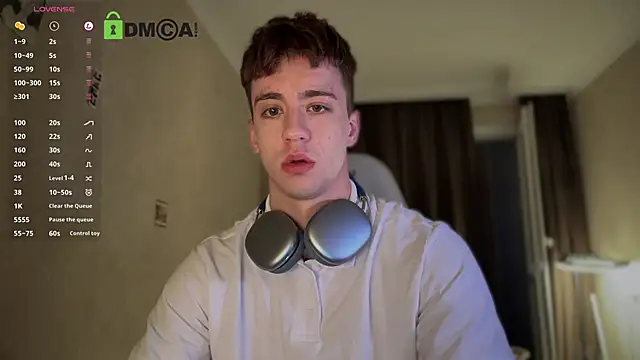 Snapshot of VincentSmith02 chatting on October 11, 2:37 am VincentSmith02 online show from October 11, 2:37 am