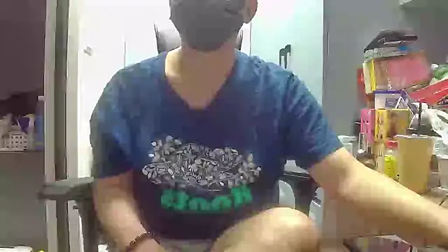 Snapshot of beartopslave chatting on October 29, 5:43 am beartopslave online show from October 29, 5:43 am