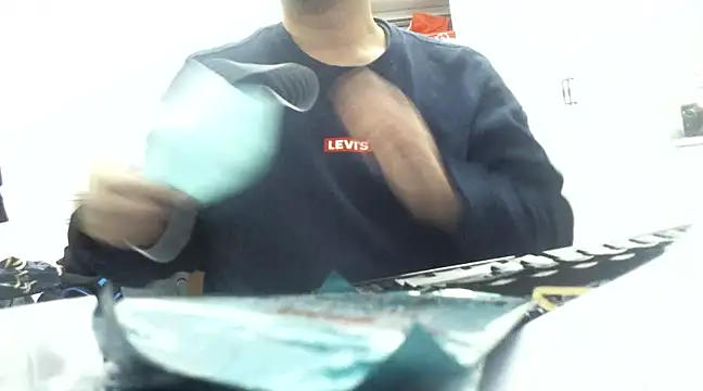 Snapshot of beartopslave chatting on February 12, 4:44 pm beartopslave online show from February 12, 4:44 pm