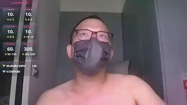 Snapshot of beartopslave chatting on October 15, 9:06 am beartopslave online show from October 15, 9:06 am