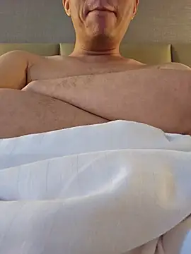 Snapshot of beartopslave chatting on February 15, 8:54 am beartopslave online show from February 15, 8:54 am