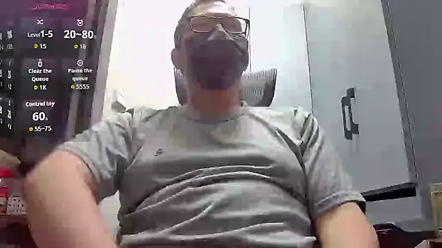 Snapshot of beartopslave chatting on October 8, 3:11 am beartopslave online show from October 8, 3:11 am