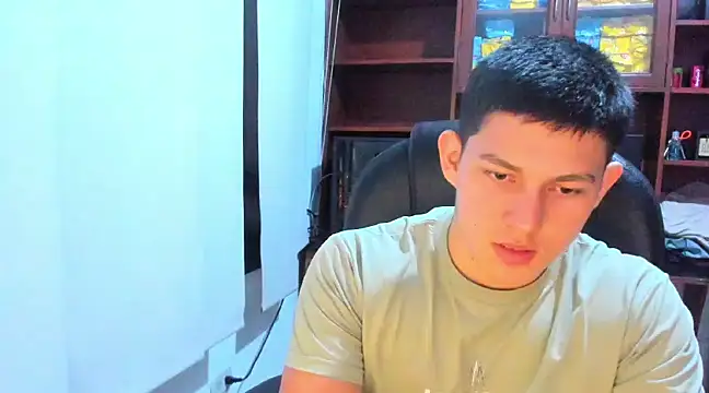 Snapshot of JamesCr_ chatting on February 26, 11:24 pm JamesCr  online show from February 26, 11:24 pm