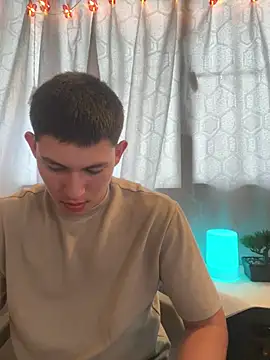 Snapshot of JamesCr_ chatting on February 18, 1:22 pm JamesCr  online show from February 18, 1:22 pm